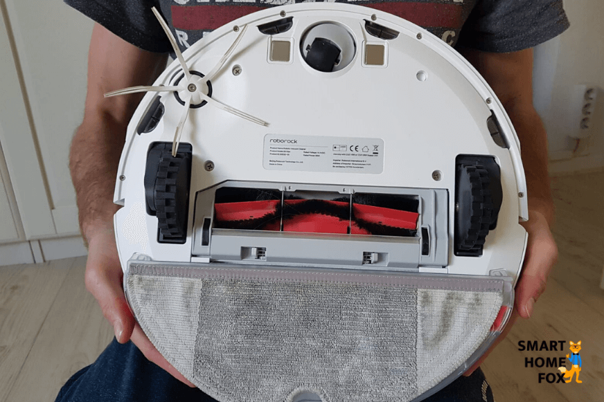 Моющий робот-пылесос показан снизу